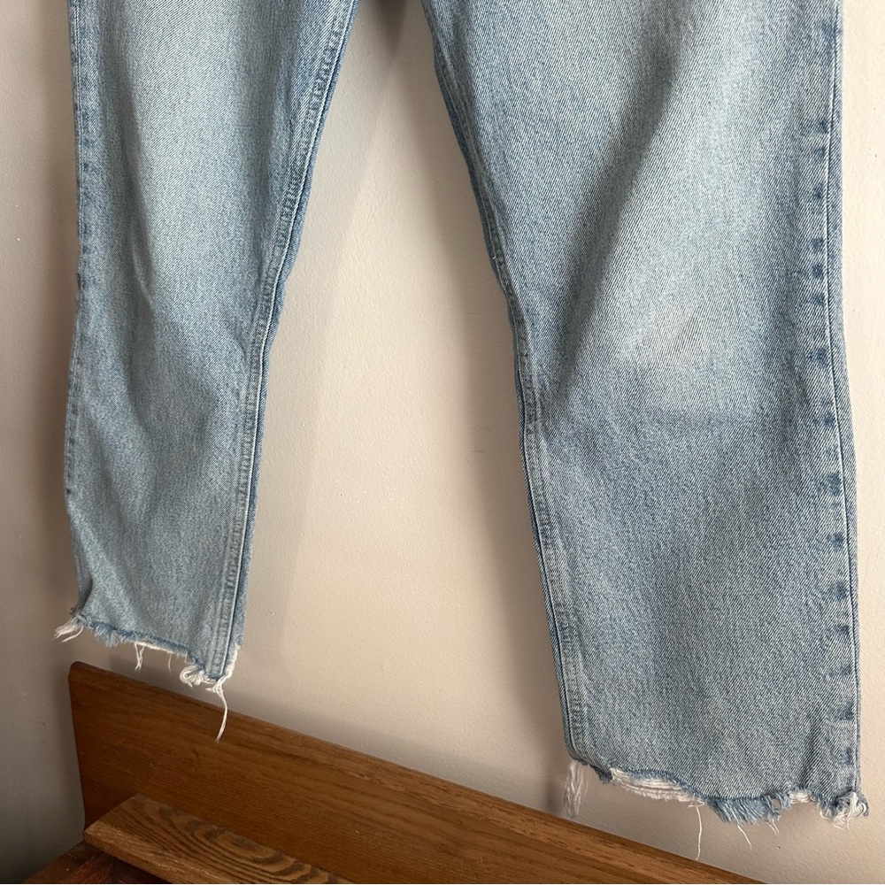 Agolde • Riley Crop Light Wash Frayed Hem Jeans - Picture 3 of 8